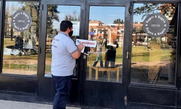 Cerraron una cafetería por haber violado el aislamiento preventivo 