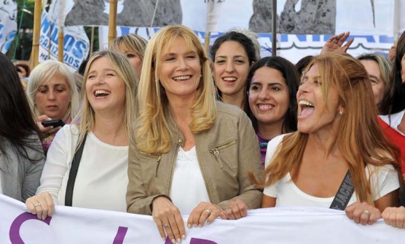 Verónica Magario llega a Pilar para participar de un encuentro de mujeres