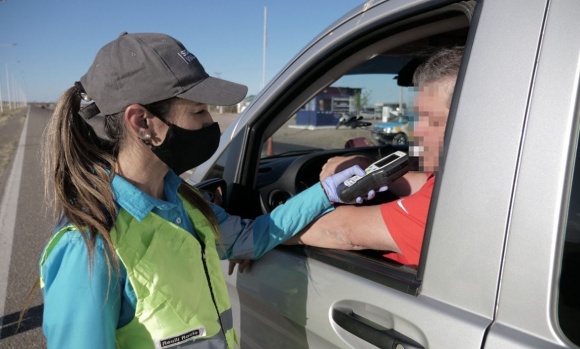 El Ministro de Transporte defendió la "Ley de Alcohol Cero" al volante