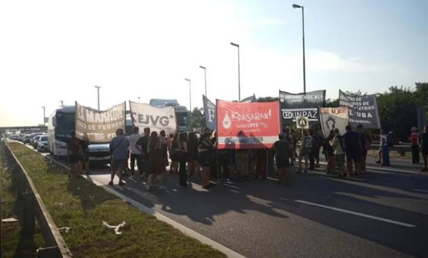 Protesta y corte en Panamericana por despidos en una fábrica