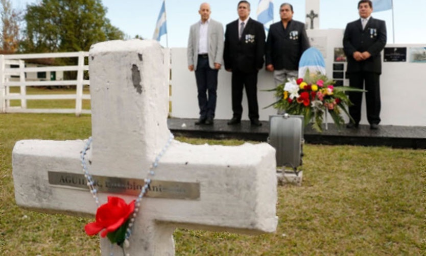 Veteranos de Malvinas repudiaron la “fiesta” que funcionarios realizaron en el Cenotafio