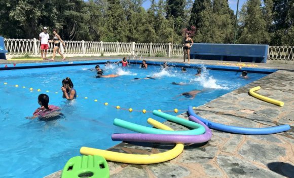 Provincia aclara que “las piletas no son la única actividad de las Escuelas de Verano”