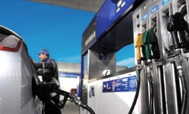 Los precios de los combustibles bajan un 3% a partir del lunes