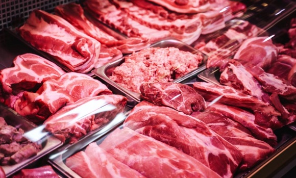 Carne: rigen las rebajas del 30% y reglamentan reintegros para compras con débito