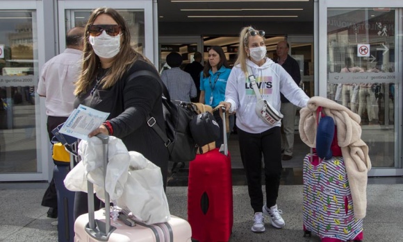 Más estudiantes de Pilar contagiados de coronavirus tras regresar de viaje de egresados