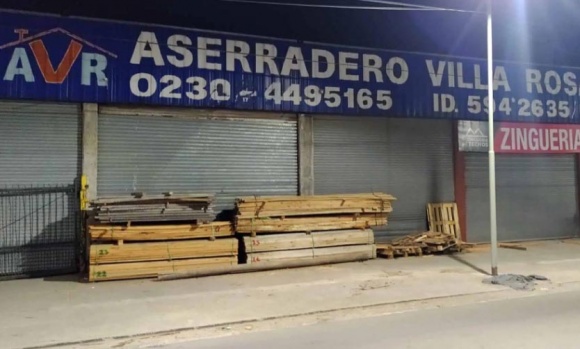 Detienen a tres personas acusadas de robar materiales de un aserradero