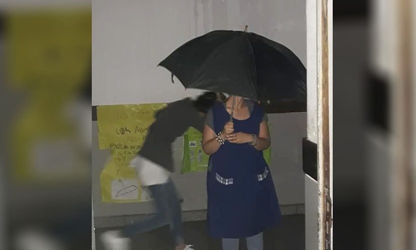 Video – Entró agua por los techos y tuvieron que suspender las clases en el edificio del ISFD 51