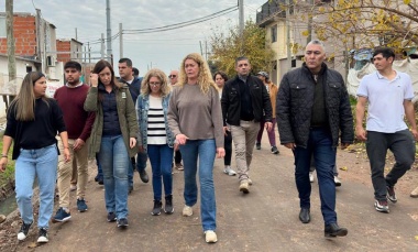 Villarruel recorrió un barrio de Pilar junto a concejales y dirigentes de la oposición