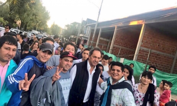 Daniel Scioli de recorrida en Pilar: “Mi oficina es la calle”