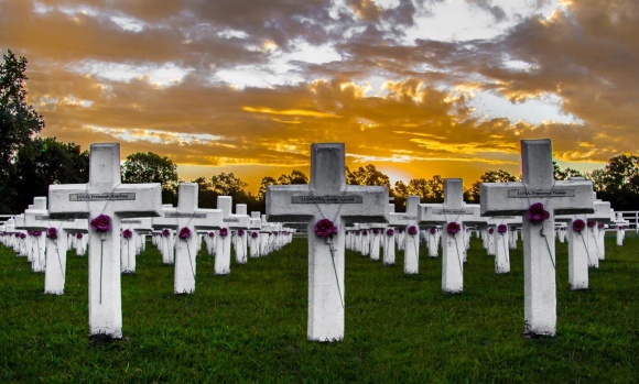 Malestar en algunos excombatientes por la visita de veteranos ingleses al Cenotafio de Pilar