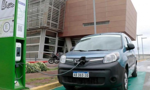 Instalarán cargadores de baterías para autos eléctricos en locales de McDonald's