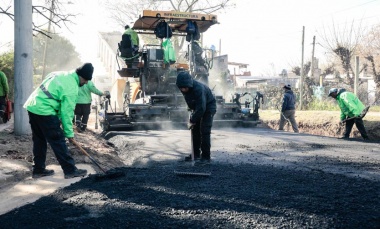El Municipio continúa con las obras de nuevos asfaltos en las localidades